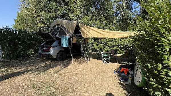 Tente de toit V8 avec auvent, road trip de Jessica G.